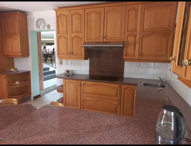 5 BEDROOM HOUSE FOR SALE IN SUNWARD PARK